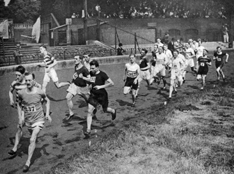 Springer en halv mil på Civil Service Sports Day, Stamford Bridge, London, 1926-1927