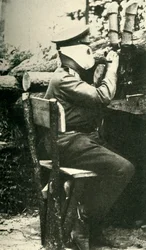 Rysk soldat som använder ett periskopgevär, första världskriget, 1914-1918, c1920.