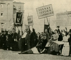 Ryssar ber om framgång för sina styrkor, Petrograd, första världskriget, 1914, c1920.