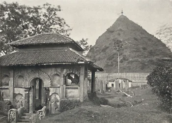 Ruwanweli Dagoba vid Anuradhapura. Östra sidan, 1926