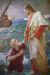 Saint-Grat kyrka. Målning. Petrus gick på vattnet mot Jesus, men han blev rädd och började sjunka, och Jesus räddade honom. Valgrisenche. Italien.