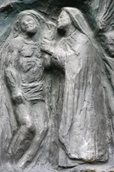 Saint-Pierre de Montmartre kyrka: Notre Dame dörrskulptur: Jesus avsätts av korset, Paris, Frankrike