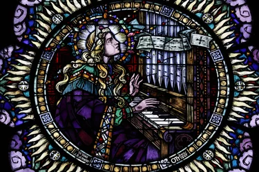 St Peter den yngre katolska kyrkan. Rose fönster. Sancta Cecilia, musikernas skyddshelgon. Strasbourg. Frankrike.