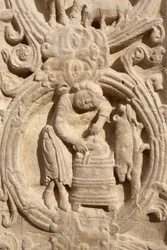 Saint Denis basilikan. Central portal. Jordbrukskalender, 20150919, Saint-Denis, Frankrike