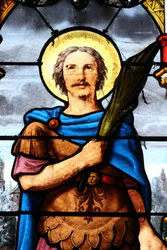 Saint Fargeau kyrka. Fönster i målat glas. Saint Julien; Frankrike