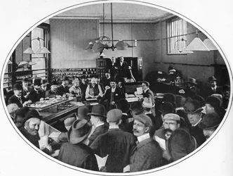 Försäljning av ej inlösta varor på auktionsrummen Debenham, Storr and Sons, London, c1903 1903