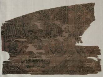 Samitiska fragment med dubbelhövdade örnar, från Sankt Bernard Calvos grav, 1200-1243.