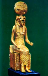 Sittande statyett av den antika egyptiska gudinnan Sekhmet, 1500-1200-talet f.Kr.