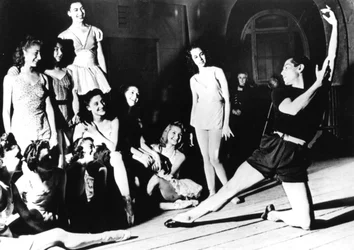 Serge Lifar och Paris Operabaletten, Paris, 1940-1944
