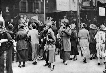 Shoppare på Kensington High Street, London, 1926-1927