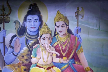 Shree Ram Mandir, Leicester. Shiva, parvati och deras son Ganesh. Storbritannien