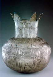 Granatäpplevas i silver, från Tutankhamons grav, 1300-talet f.Kr