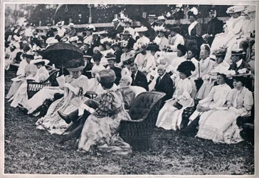 Några av åskådarna vid Guards Sports i Chelsea, 1906
