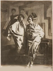 Sonia Delaunay i sin studio, ca. 1924.