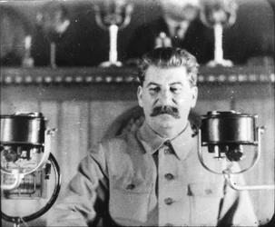 Sovjetledaren Josef Stalin håller tal vid kommunistpartiets kongress, 1930-talet