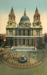 St. Pauls Cathedral, London, c1910.