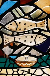 Målat glas: kristna symboler: fisken, symboliserar tidiga kristna, Togoville, Togo