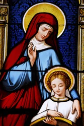 Målat glas i Saint-Louis katedral: Maria undervisas av sin mor Ann, Blois, Frankrike