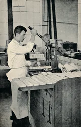 Stämpling av tvålblock, c1917