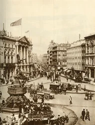 Staty av Eros på Piccadilly Circus, London, c1910, 1935.