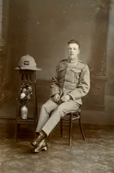 Studioporträtt av en soldat från C Company, 2:a bataljonen Kings Regiment, Irak, 1926