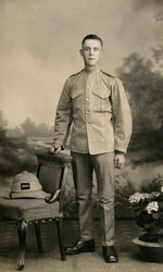 Studioporträtt av en soldat från C Company, 2:a bataljonen Kings Regiment, Irak, 1926
