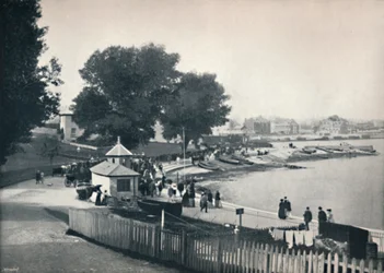 Swanage - Utsikt över staden och havet, 1895