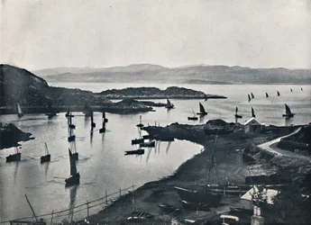 Tarbert - Fiskebåtar på väg ut, 1895