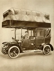 Taxihytt med gaspåseanordning på specialmonterat tak, 1914-1918, 1935.
