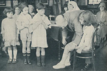 Testar patellareflexen för indikation på nervsjukdom, c1935