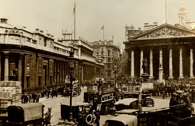 Bank of England och Royal Exchange, London, c1910.