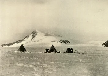 Lägret under molnmakaren., c1908, 1909