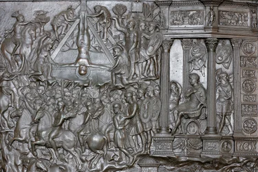 Sankt Peters korsfästelse - Detalj av en portal - Främre entrédörr till Peterskyrkan, Roma, Italien