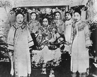 Äkekejsarinnan av Kina, 1904