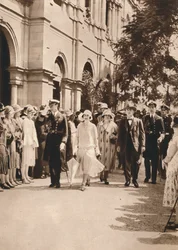 Hertigen och hertiginnan av York och drottning Elizabeth lämnar en mottagning i Brisbane, 1927