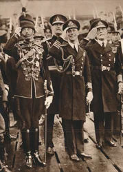 Hertigen av York och prins Henry välkomnade prinsen av Wales i Portsmouth, 1925