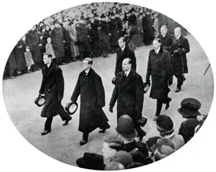 Hertigen av York och hans bröder i King George Vs begravningståg, 1936, 1937