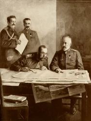 "Kejsaren av Ryssland med storhertigen Nikolaus vid fronten", 1916.
