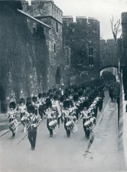Vakterna lämnar Tower of London, c1914