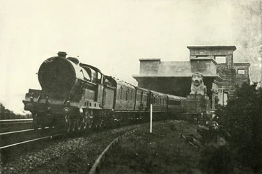 Den irländska posten lämnar Menai-bron, c1930.