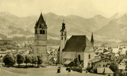 Liebfrauenkirche och kyrkan St Andreas, Kitzbühel, Tyrolen, Österrike, c1935.