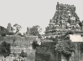 The Moat and the Fort, Tanjore, Indien, 1895.