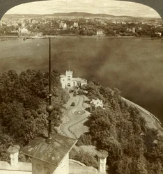 Oscarshal Royal Gardens och Christiania, från slottet, Norge, c1905.