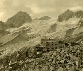 Plauener Hütte och glaciären, Zillergrund, Tyrolen, Österrike, c1935.