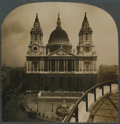 The Pride of London, St. Pauls Cathedral, London, England, c1910.
