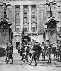 Prinsen av Wales beställd i Grenadier Guards, London, augusti 1914