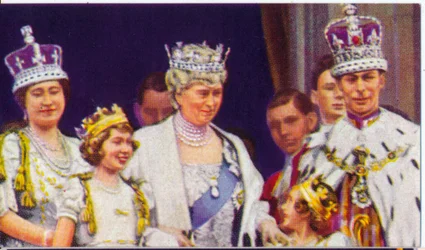 Kungafamiljen på Buckingham Palaces balkong med anledning av kung Georg VI:s kröning