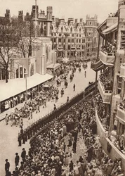 Statsvagnen lämnar Westminster Abbey efter kröningen av kung Georg VI, 1937