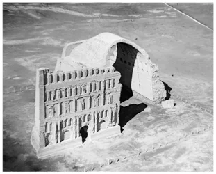 Taq-i Kisra från luften, Ctesiphon, Irak, 1926