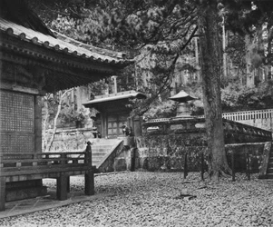 Ieyasus grav, grundare av Tokugawa-dynastin, i Nikko, 1926